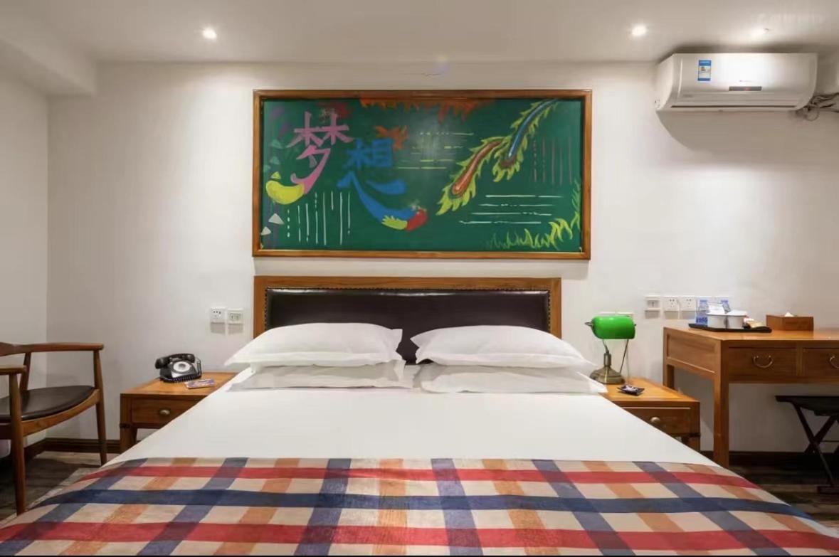 Nostalgia Hotel Beijing Guozijian Ghost Street - Near Beijing Lama Temple, Beihai Park, Jingshan Park, Drum Tower, Houhai Bar Street, Tian'Anmen Square, Located In Beijing Traditional Hutongs, 5 Minutes Away From Beixinqiao Metro Station Zewnętrze zdjęcie
