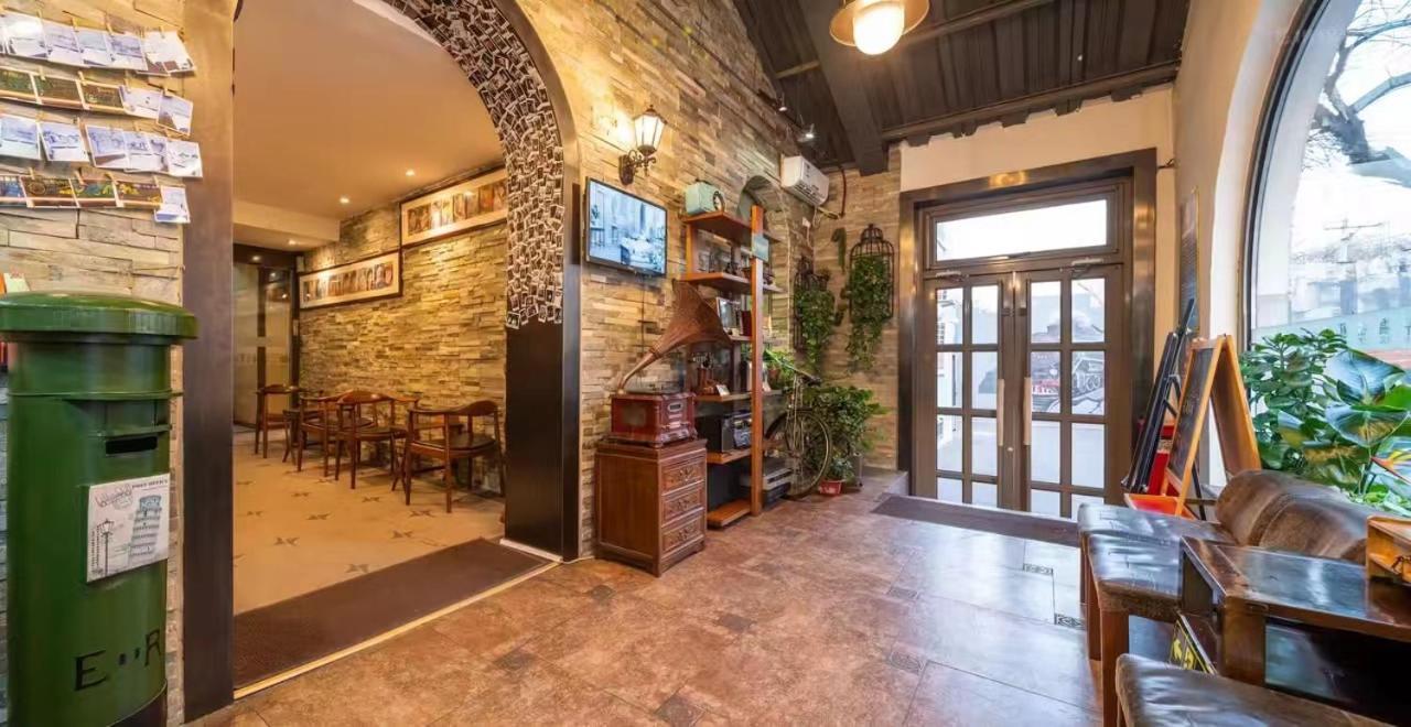 Nostalgia Hotel Beijing Guozijian Ghost Street - Near Beijing Lama Temple, Beihai Park, Jingshan Park, Drum Tower, Houhai Bar Street, Tian'Anmen Square, Located In Beijing Traditional Hutongs, 5 Minutes Away From Beixinqiao Metro Station Zewnętrze zdjęcie
