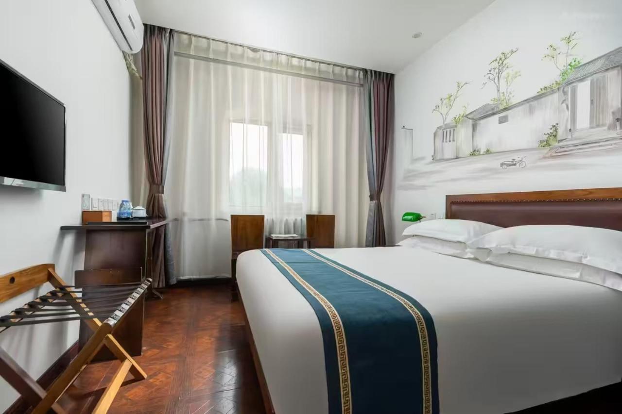 Nostalgia Hotel Beijing Guozijian Ghost Street - Near Beijing Lama Temple, Beihai Park, Jingshan Park, Drum Tower, Houhai Bar Street, Tian'Anmen Square, Located In Beijing Traditional Hutongs, 5 Minutes Away From Beixinqiao Metro Station Zewnętrze zdjęcie