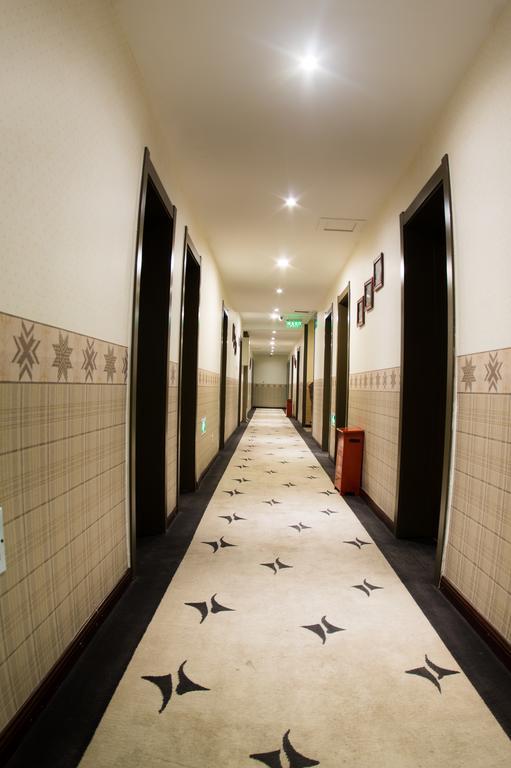 Nostalgia Hotel Beijing Guozijian Ghost Street - Near Beijing Lama Temple, Beihai Park, Jingshan Park, Drum Tower, Houhai Bar Street, Tian'Anmen Square, Located In Beijing Traditional Hutongs, 5 Minutes Away From Beixinqiao Metro Station Zewnętrze zdjęcie