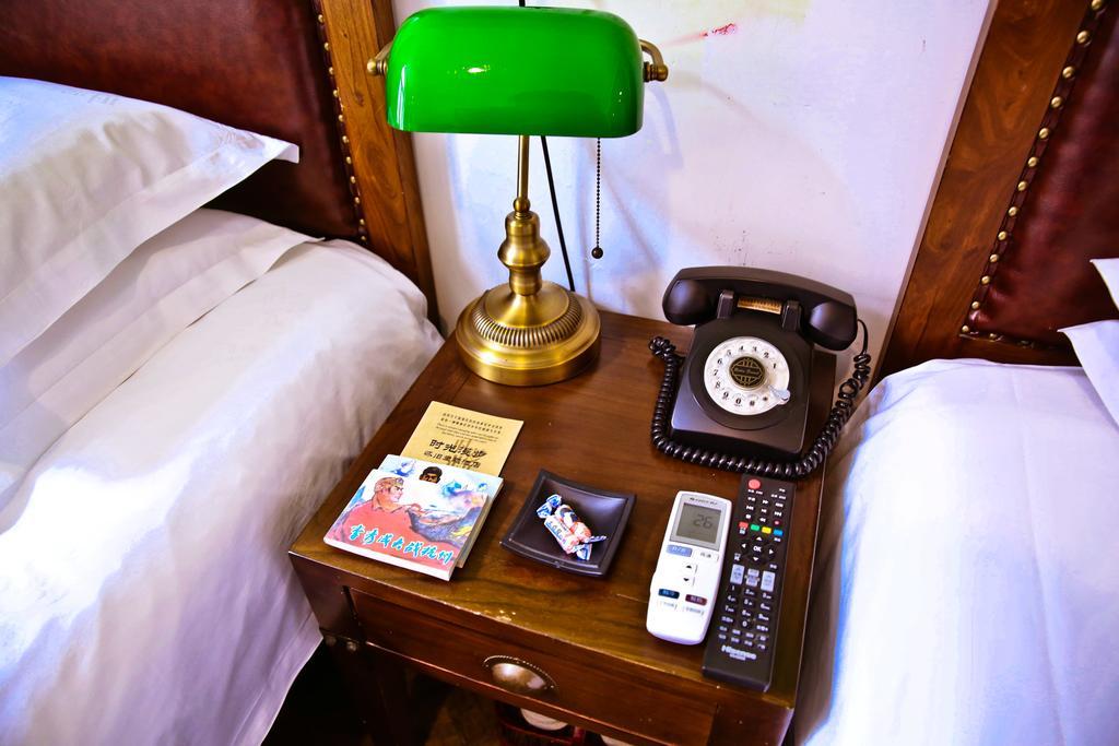 Nostalgia Hotel Beijing Guozijian Ghost Street - Near Beijing Lama Temple, Beihai Park, Jingshan Park, Drum Tower, Houhai Bar Street, Tian'Anmen Square, Located In Beijing Traditional Hutongs, 5 Minutes Away From Beixinqiao Metro Station Zewnętrze zdjęcie