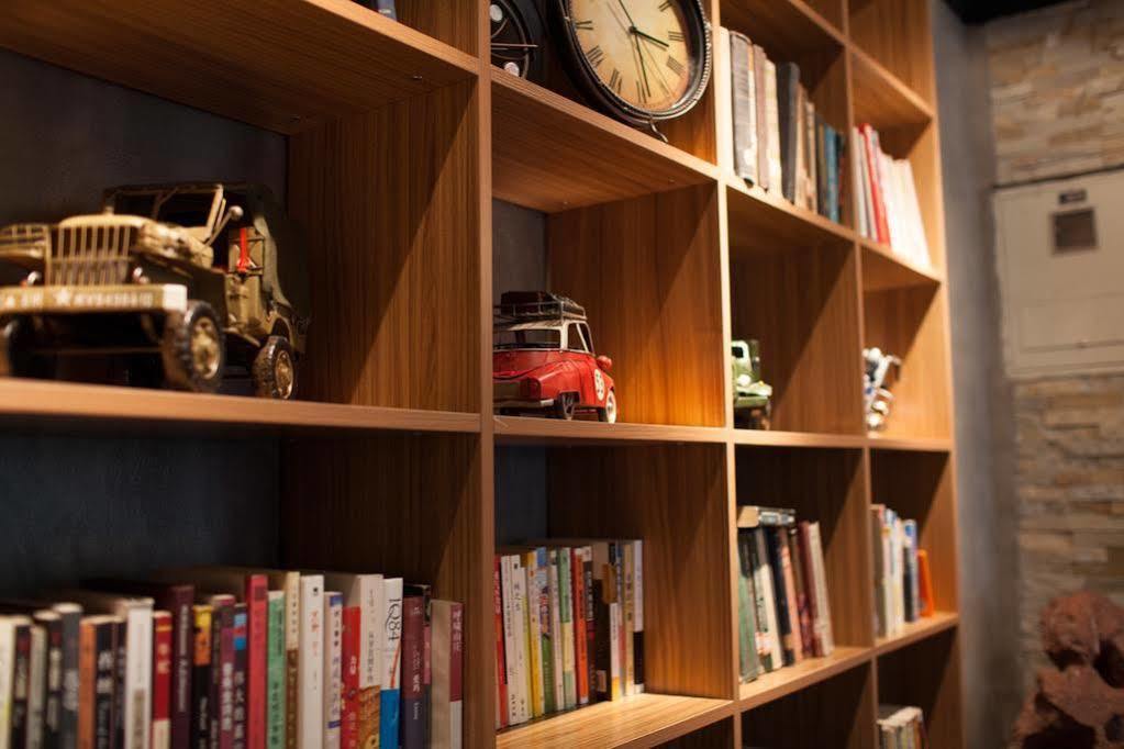 Nostalgia Hotel Beijing Guozijian Ghost Street - Near Beijing Lama Temple, Beihai Park, Jingshan Park, Drum Tower, Houhai Bar Street, Tian'Anmen Square, Located In Beijing Traditional Hutongs, 5 Minutes Away From Beixinqiao Metro Station Zewnętrze zdjęcie