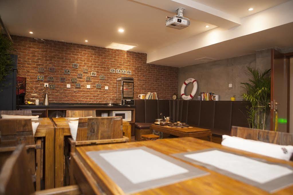 Nostalgia Hotel Beijing Guozijian Ghost Street - Near Beijing Lama Temple, Beihai Park, Jingshan Park, Drum Tower, Houhai Bar Street, Tian'Anmen Square, Located In Beijing Traditional Hutongs, 5 Minutes Away From Beixinqiao Metro Station Zewnętrze zdjęcie